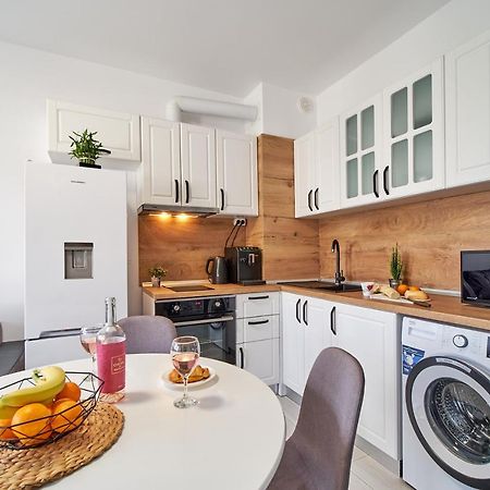 Cozy Apartment With Balcony On The Black Sea- Part Of The Family 'Vicki Apart Várna Kültér fotó