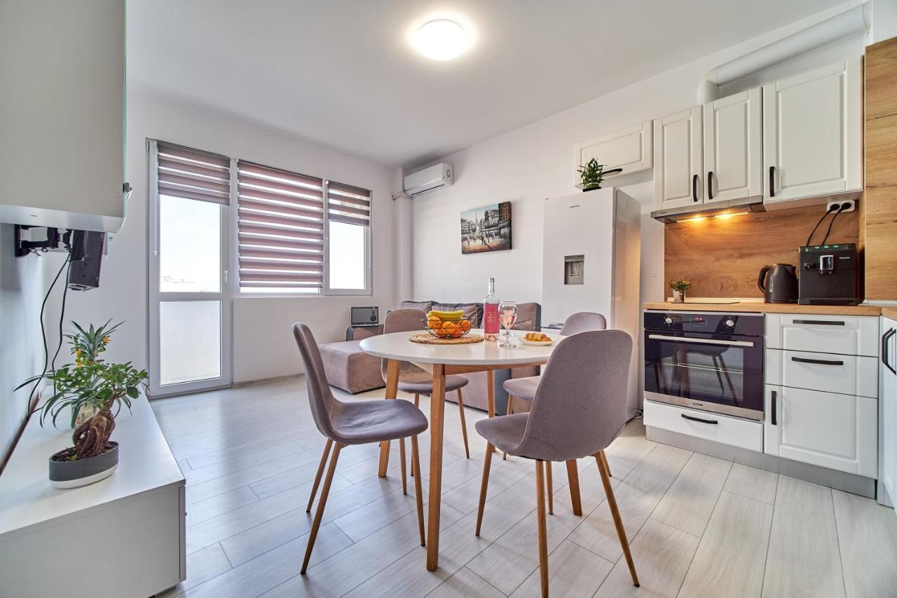 Cozy Apartment With Balcony On The Black Sea- Part Of The Family 'Vicki Apart Várna Kültér fotó