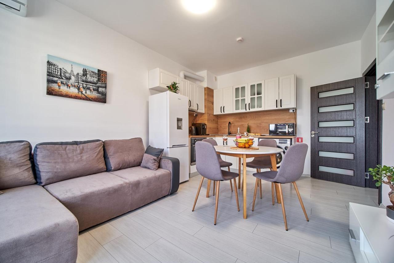 Cozy Apartment With Balcony On The Black Sea- Part Of The Family 'Vicki Apart Várna Kültér fotó