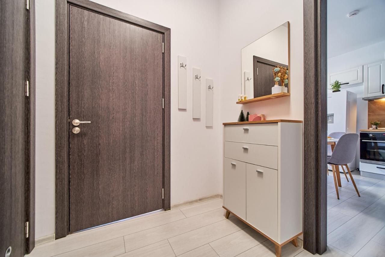 Cozy Apartment With Balcony On The Black Sea- Part Of The Family 'Vicki Apart Várna Kültér fotó